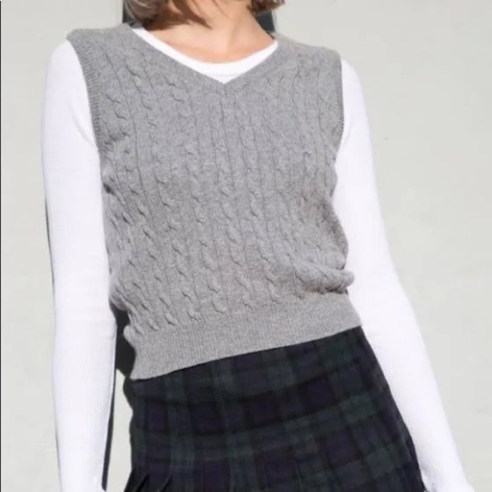 Brandy Melville grey sweater vest size Small